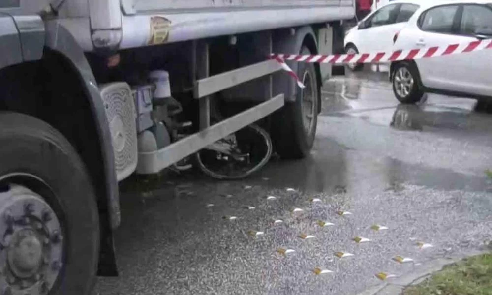 Σοκαριστικό τροχαίο στην Θεσσαλονίκη: Φορτηγό παρέσυρε 42χρονη με ποδήλατο